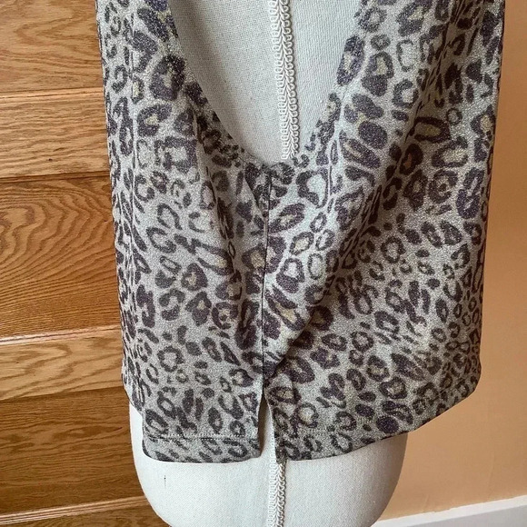 ZYIA Leopard Crop Hoodie Cheetah Gold Shimmer - Picture 6 of 11